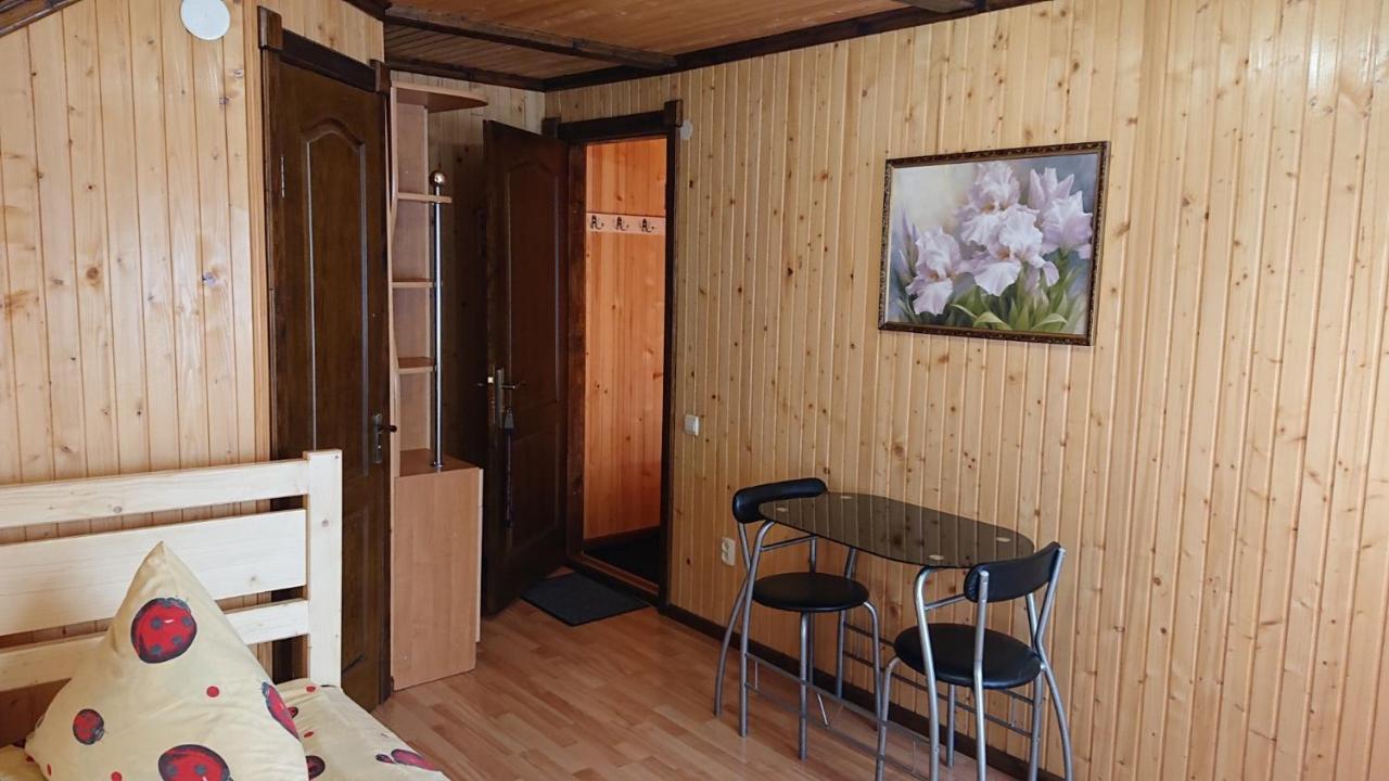 Hotel Любе Yablunytsya Exterior foto